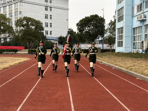 厚泽感恩之情 润泽美德于心 | 2025-2026学年第一学期第十六周国旗下的讲话