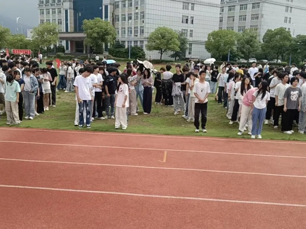 好物循环 青春焕新  |  九江华东电子信息学校首届跳蚤市场活动圆满举办